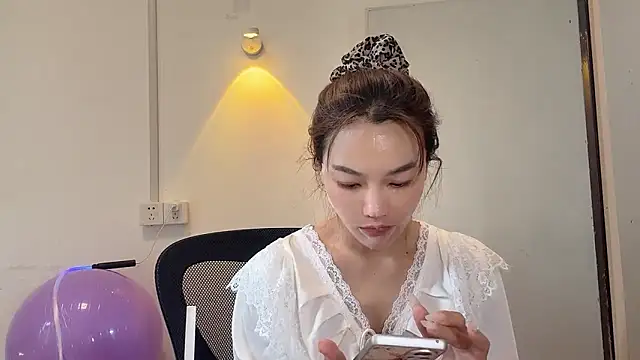 Snapshot of leilei998 chatting on 04-15-26, 07:14 leilei998 online show from 04-15-26, 07:14