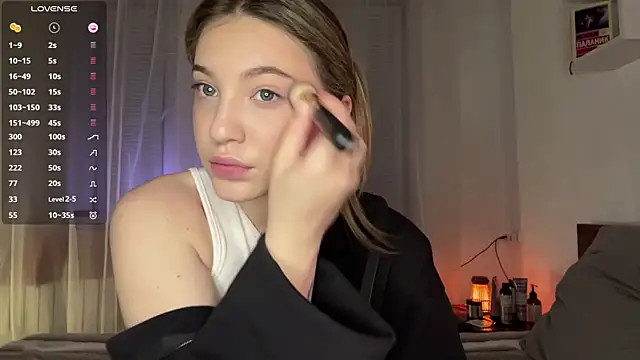 1Kellynaive online show from 04-18-26, 05:04