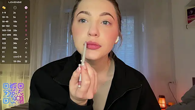 1Kellynaive online show from 04-04-26, 04:02