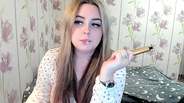 Snapshot of Agathameoww chatting on 05-12-26, 10:27 Agathameoww online show from 05-12-26, 10:27