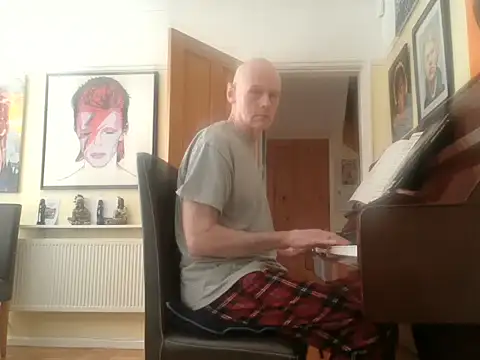 Useless Wanker online show from 05-25-26, 04:38