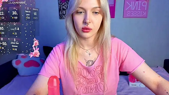 Snapshot of BlondieSummer chatting on 08-04-26, 07:40 BlondieSummer online show from 08-04-26, 07:40