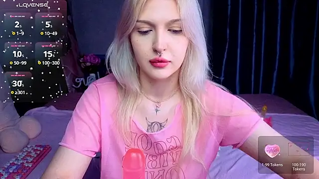 Snapshot of BlondieSummer chatting on 08-05-26, 06:46 BlondieSummer online show from 08-05-26, 06:46