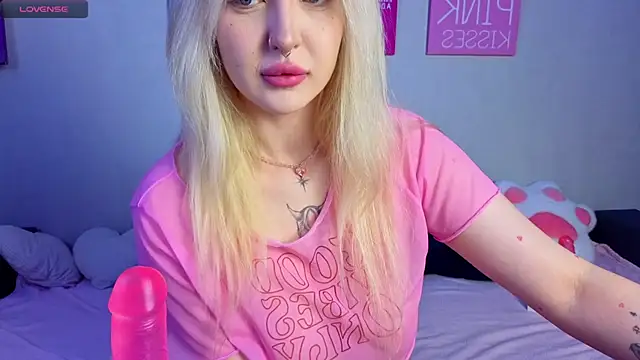 Snapshot of BlondieSummer chatting on 06-30-26, 03:12 BlondieSummer online show from 06-30-26, 03:12