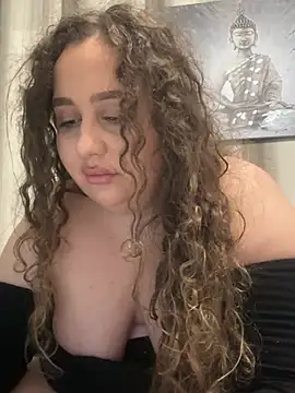 Snapshot of CurlyMaddie chatting on 04-06-26, 06:20 CurlyMaddie online show from 04-06-26, 06:20