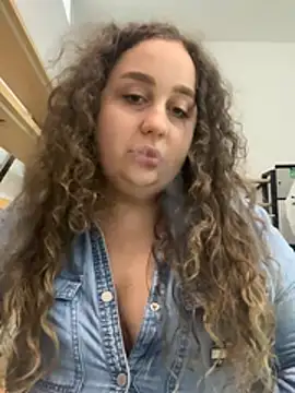 Snapshot of CurlyMaddie chatting on 07-15-26, 09:05 CurlyMaddie online show from 07-15-26, 09:05