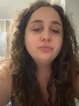 Snapshot of CurlyMaddie chatting on 07-22-26, 06:54 CurlyMaddie online show from 07-22-26, 06:54