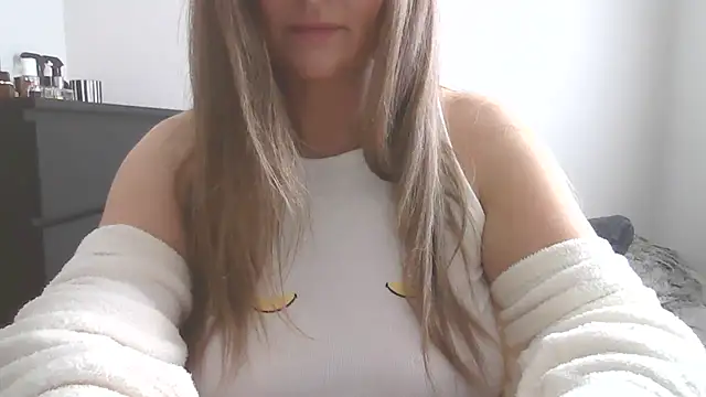 Snapshot of Goddess-GraceX chatting on 04-17-26, 02:09 Goddess-GraceX online show from 04-17-26, 02:09