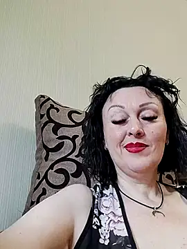 Snapshot of HelgaDennis chatting on 05-31-26, 06:19 HelgaDennis online show from 05-31-26, 06:19