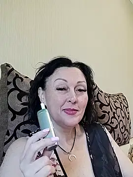 Snapshot of HelgaDennis chatting on 05-16-26, 07:29 HelgaDennis online show from 05-16-26, 07:29