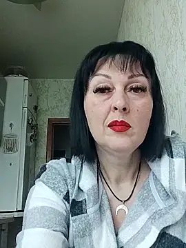 HelgaDennis online show from 04-28-26, 04:17