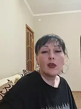 Snapshot of HelgaDennis chatting on 05-13-26, 04:14 HelgaDennis online show from 05-13-26, 04:14