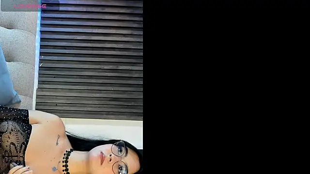 Snapshot of _emily_gilll_ chatting on 03-27-26, 08:10 emily gilll online show from 03-27-26, 08:10