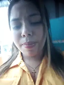 Yelii  online show from 05-15-26, 04:27