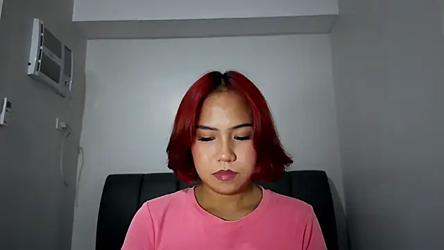 Snapshot of misscutee chatting on 05-11-26, 01:12 misscutee online show from 05-11-26, 01:12