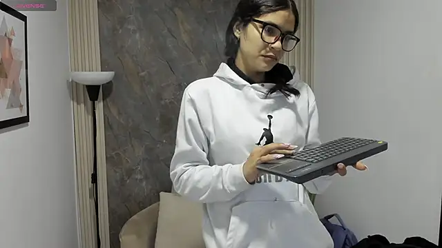 alina sauvage online show from 06-12-26, 11:30