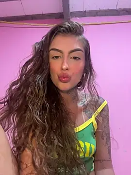 Snapshot of miiabellovic chatting on 05-09-26, 12:58 miiabellovic online show from 05-09-26, 12:58
