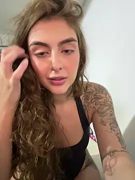 Snapshot of miiabellovic chatting on 04-15-26, 05:17 miiabellovic online show from 04-15-26, 05:17