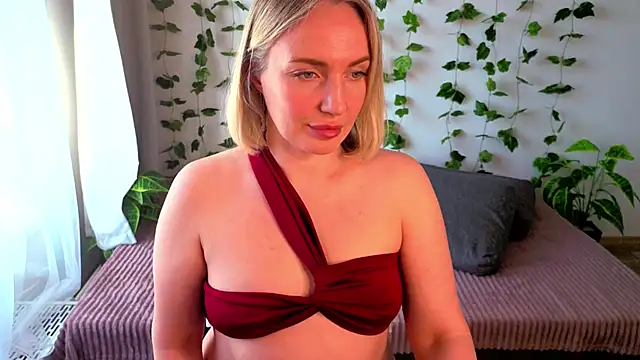 MonikFoxi online show from 04-29-26, 04:05
