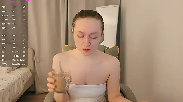 Snapshot of mowalova chatting on 07-17-26, 04:53 mowalova online show from 07-17-26, 04:53
