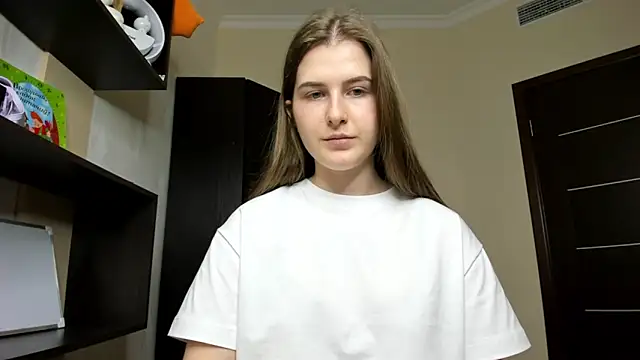 Snapshot of OhMyAlice chatting on 04-18-26, 03:47 OhMyAlice online show from 04-18-26, 03:47
