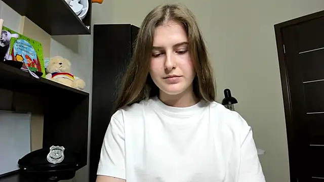 Snapshot of OhMyAlice chatting on 04-28-26, 06:56 OhMyAlice online show from 04-28-26, 06:56