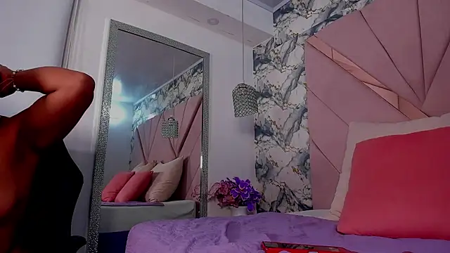 Snapshot of mia_rouxx1 chatting on 06-15-26, 06:35 mia rouxx1 online show from 06-15-26, 06:35