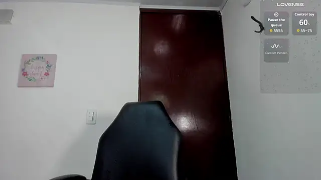 Snapshot of mia_rouxx1 chatting on 05-14-26, 04:53 mia rouxx1 online show from 05-14-26, 04:53