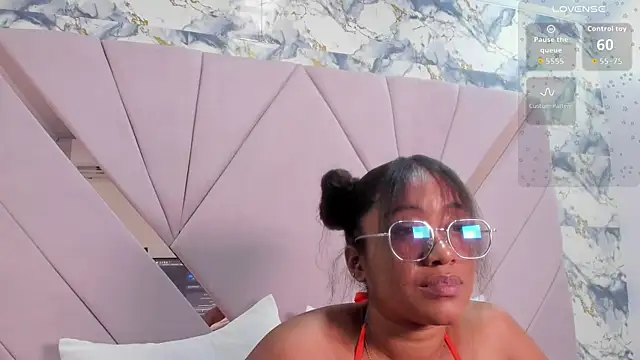 Snapshot of mia_rouxx1 chatting on 05-05-26, 04:48 mia rouxx1 online show from 05-05-26, 04:48