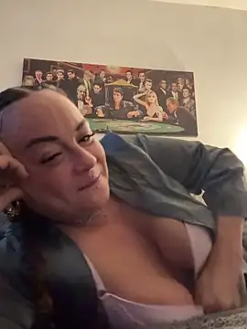 PrettyLittleCee online show from 03-25-26, 10:19