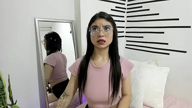 Snapshot of LindaCatalina_ chatting on 06-10-26, 01:34 LindaCatalina online show from 06-10-26, 01:34