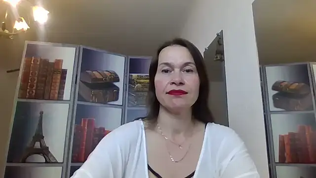 Selena Moo online show from 05-16-26, 10:36