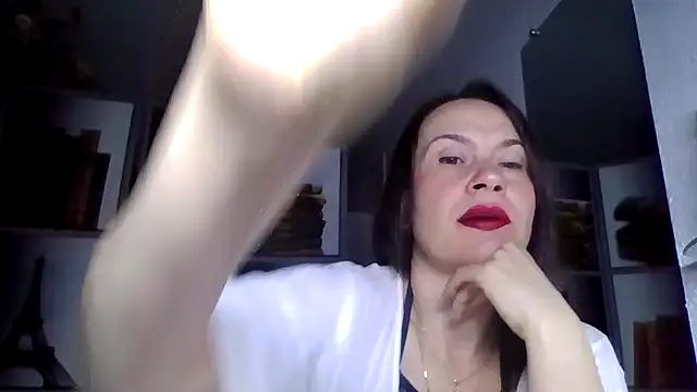 Selena Moo online show from 03-26-26, 05:28