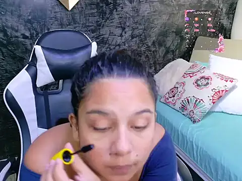 Snapshot of Shadai_Ross chatting on 05-16-26, 04:22 Shadai Ross online show from 05-16-26, 04:22
