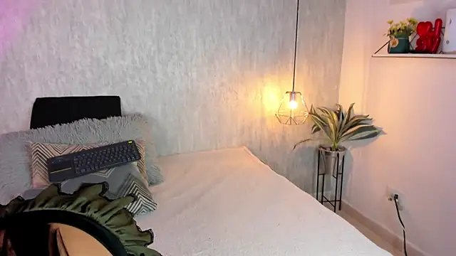 Agatha Zc  online show from 04-10-26, 12:01