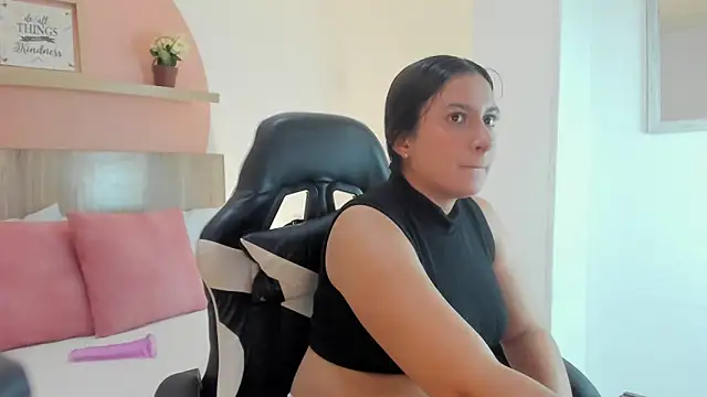 Snapshot of kira_relish chatting on 03-27-26, 01:01 kira relish online show from 03-27-26, 01:01