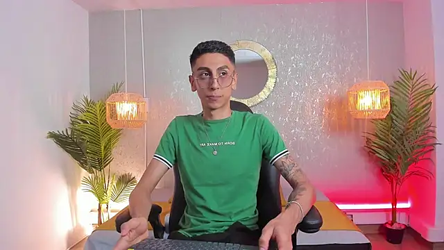 Snapshot of Gio_carangi chatting on 05-23-26, 02:10 Gio carangi online show from 05-23-26, 02:10