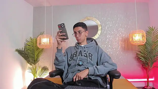 Snapshot of Gio_carangi chatting on 05-21-26, 02:42 Gio carangi online show from 05-21-26, 02:42