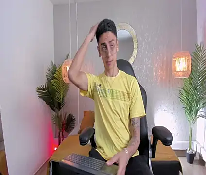 Snapshot of Gio_carangi chatting on 06-18-26, 02:21 Gio carangi online show from 06-18-26, 02:21