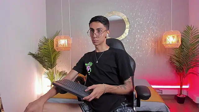 Snapshot of Gio_carangi chatting on 05-17-26, 03:06 Gio carangi online show from 05-17-26, 03:06