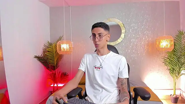 Snapshot of Gio_carangi chatting on 05-24-26, 02:55 Gio carangi online show from 05-24-26, 02:55