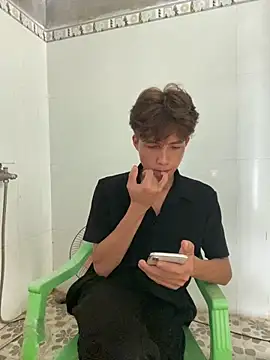 Nguyencuong1999 online show from 05-18-26, 07:46
