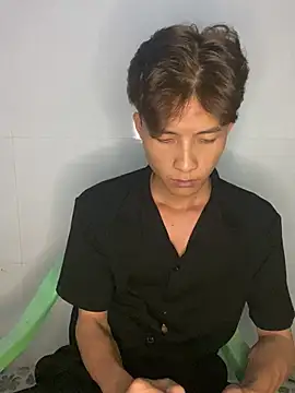 Nguyencuong1999 online show from 05-19-26, 06:31