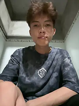 Nguyencuong1999 online show from 05-11-26, 04:59