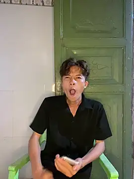 Nguyencuong1999 online show from 05-18-26, 10:14