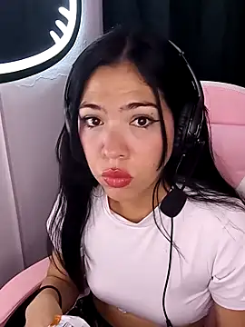 Snapshot of foranea chatting on 03-20-26, 04:19 foranea online show from 03-20-26, 04:19