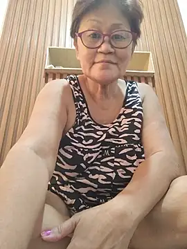 Snapshot of Sunflower1956 chatting on 07-18-26, 05:49 Sunflower1956 online show from 07-18-26, 05:49
