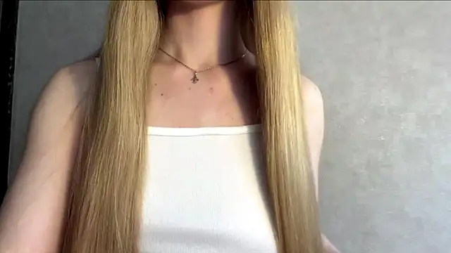 Snapshot of CarolineNine chatting on 06-12-26, 12:14 CarolineNine online show from 06-12-26, 12:14