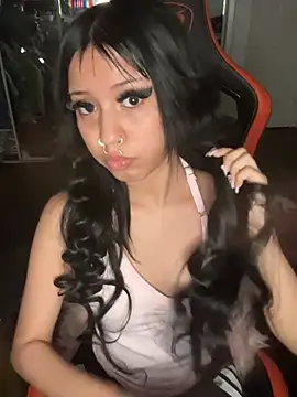 Snapshot of makeDollywet chatting on 04-14-26, 07:19 makeDollywet online show from 04-14-26, 07:19
