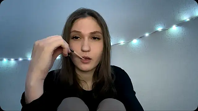 Juliajuicecam online show from 04-20-26, 05:36
